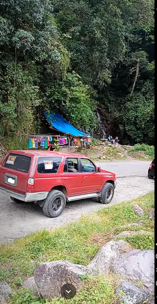 Promotional image of Joe's Layover Hostel offering shuttle service to the Cangilones de Gualaca.